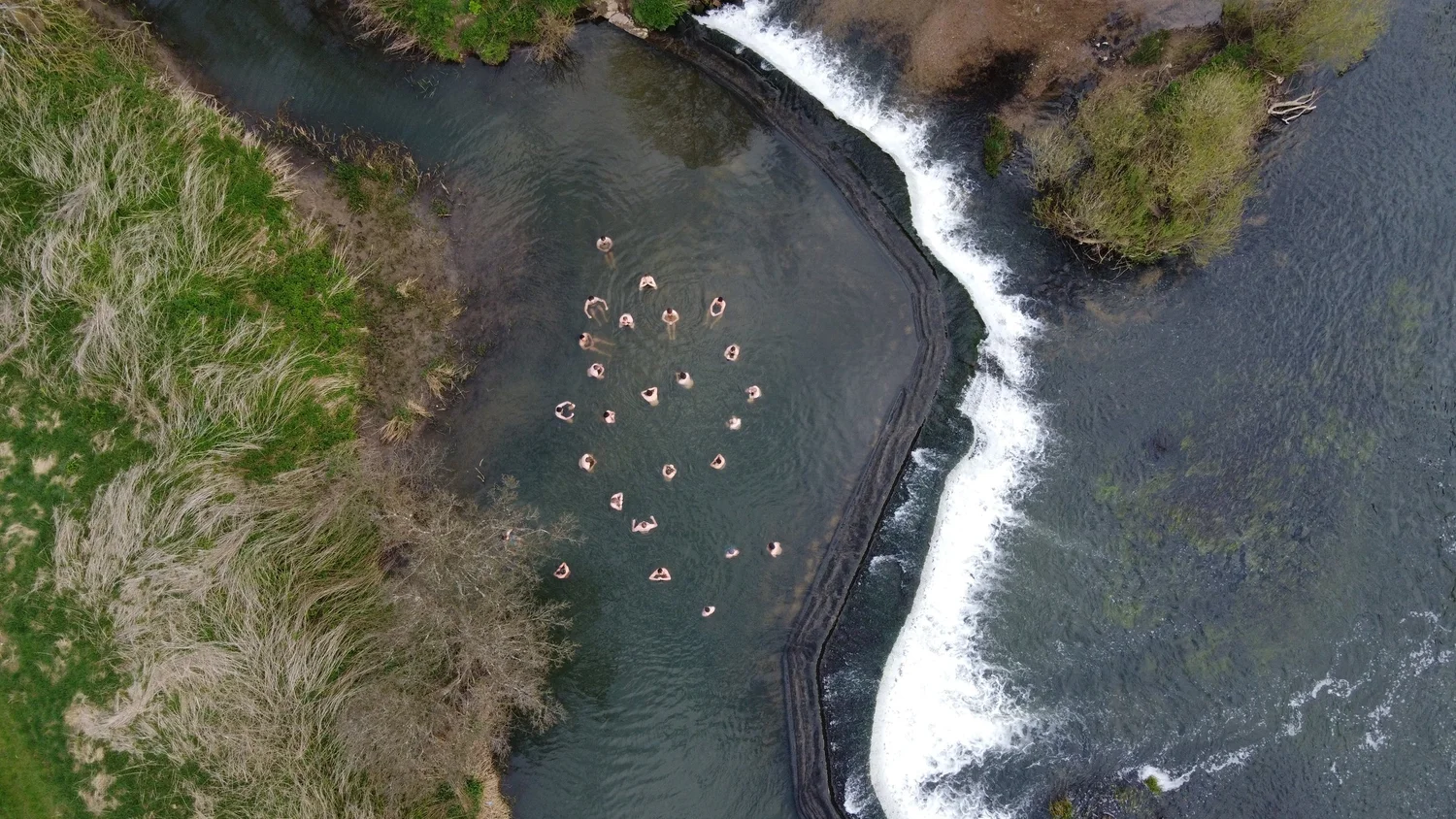 Icebreakers community in cold water